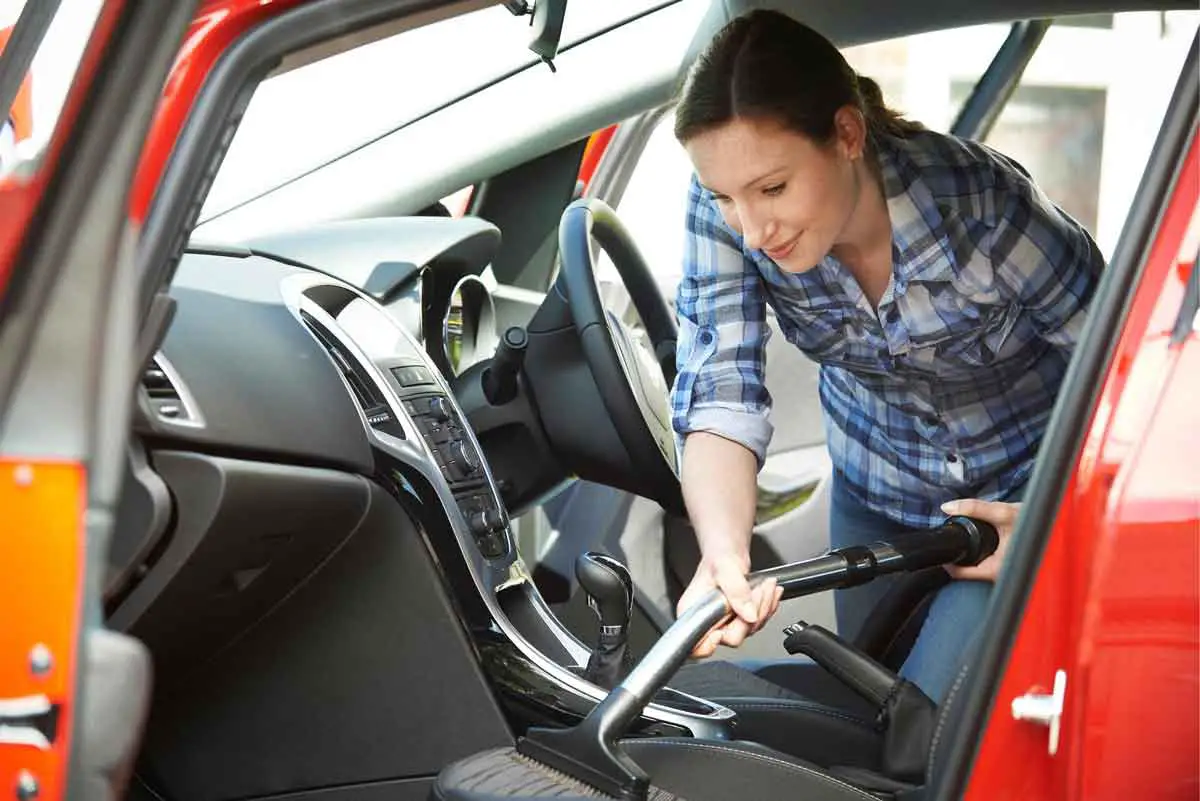 vacuum cleaning car interior