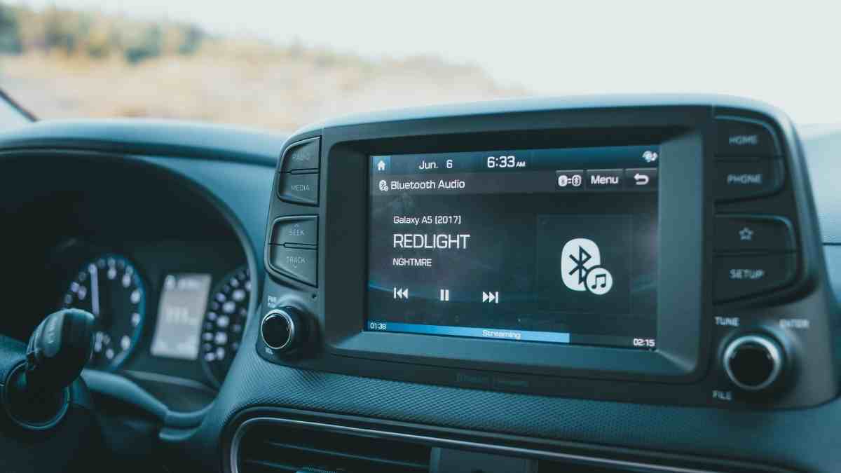 car stereo has power but no display