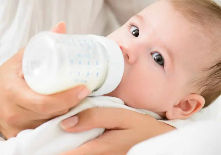 feeding baby in car