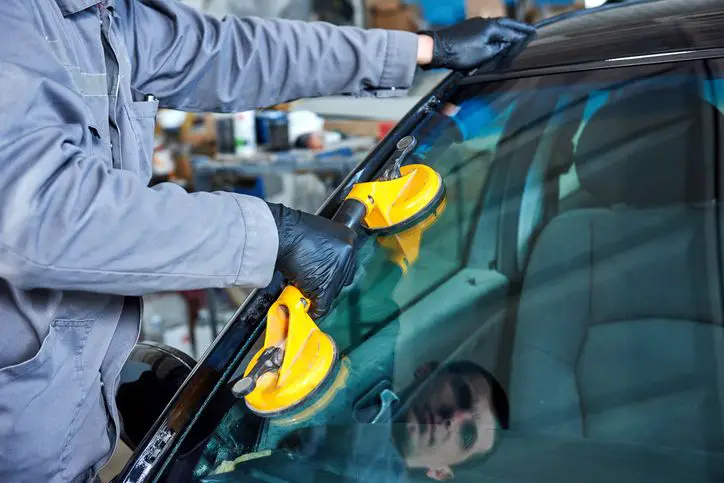 how long to wait after windshield replacement for car wash
