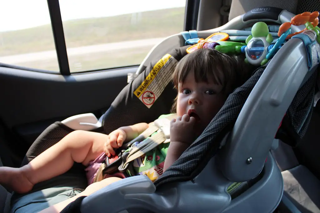 can you bottle feed a baby in a car seat
