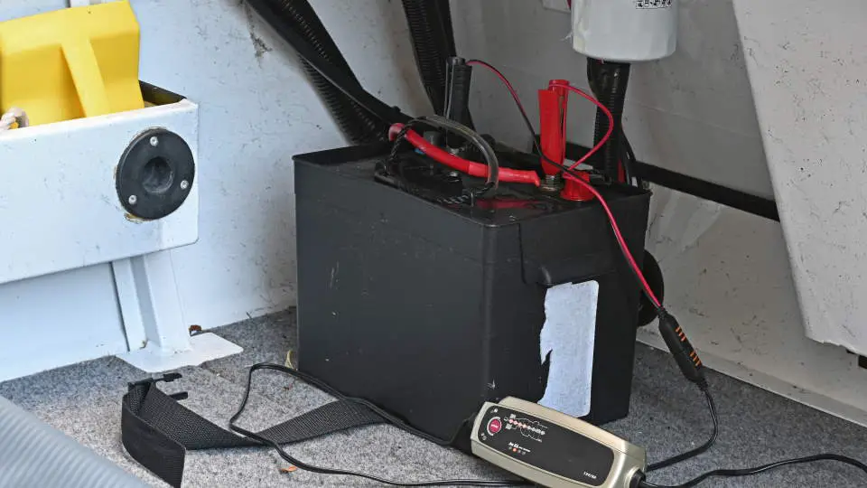 Can You Put a Marine Battery In a Car?